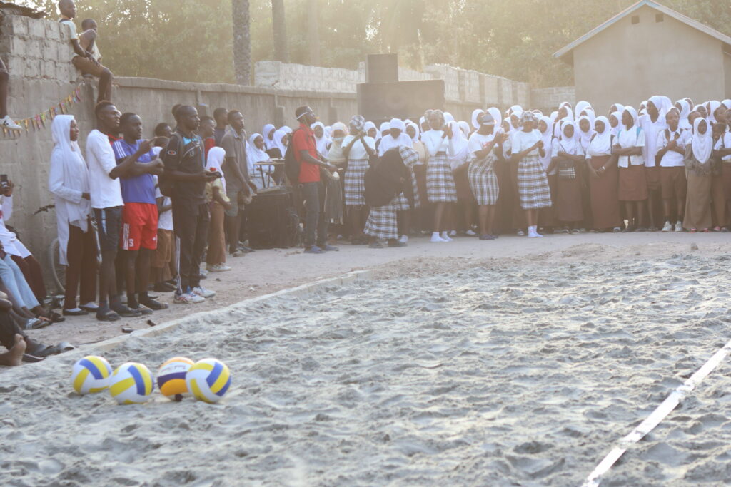 Children at The beachvolleybal court at Jamisa School Brikama, The Gambia - Lisette dancing