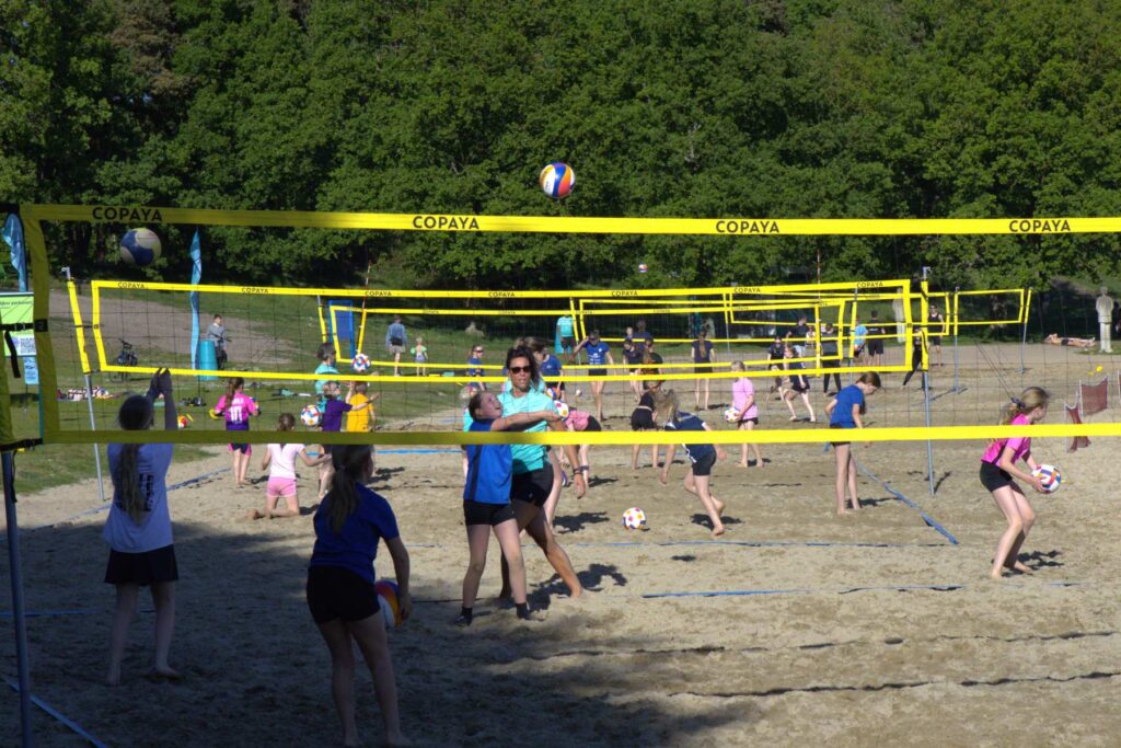 Beachvolleybaltrainingen in Gelderland voor alle leeftijden – Dolfijn Beachvolleybal