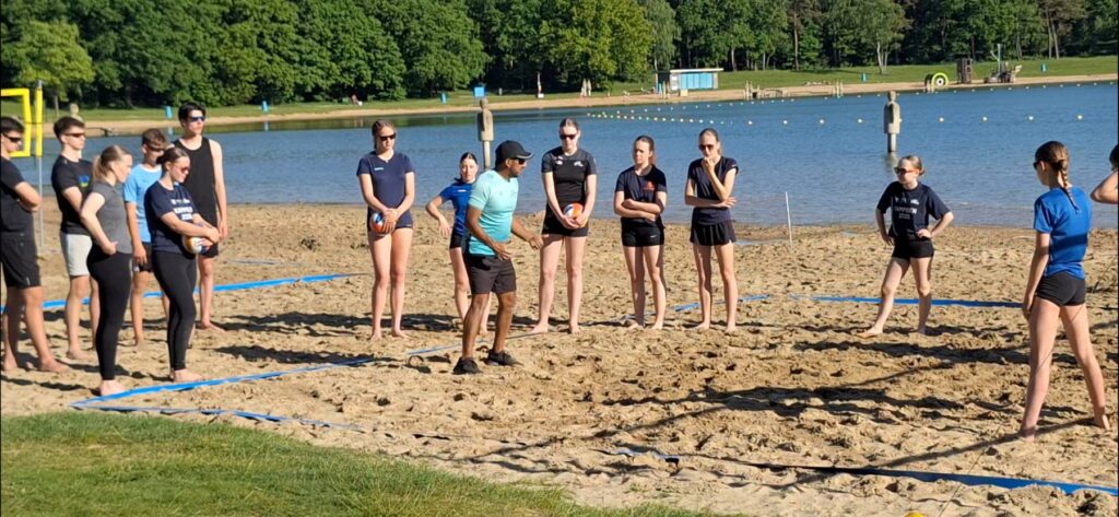 Beachvolleybaltrainingen tieners en talenten in Gelderland en voor alle andere leeftijden – Dolfijn Beachvolleybal